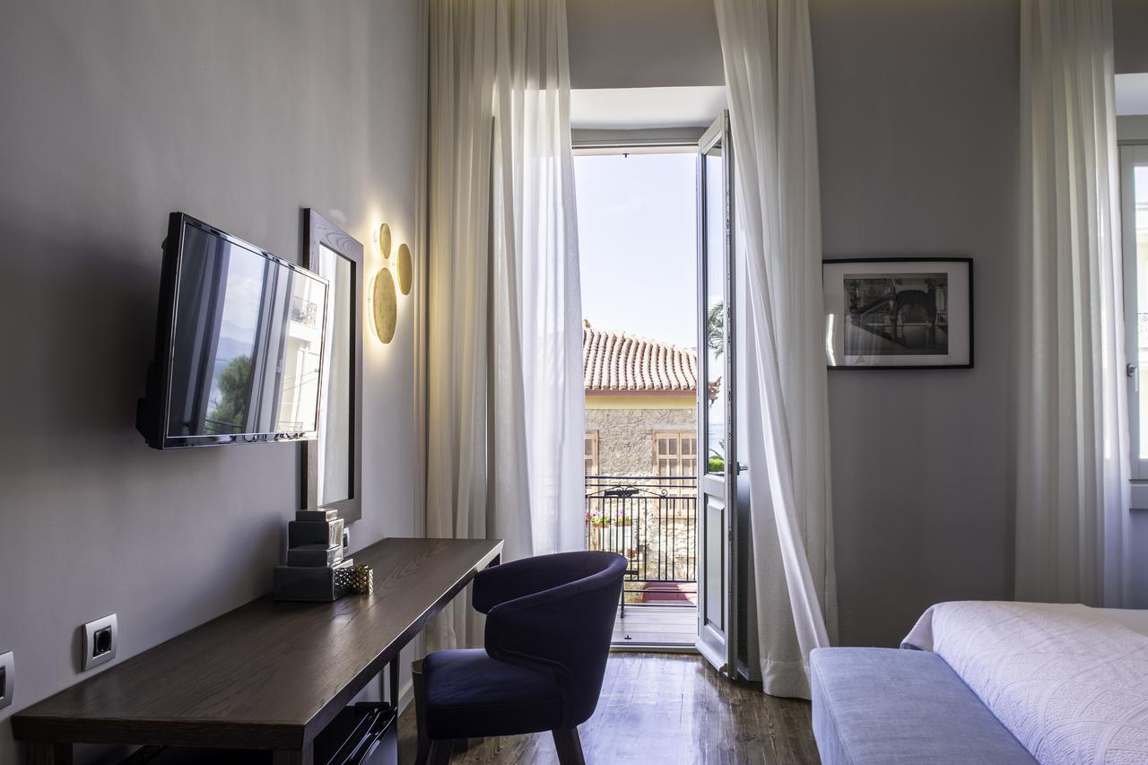 Gambello Luxury Rooms นาฟปลิโอ ภายนอก รูปภาพ