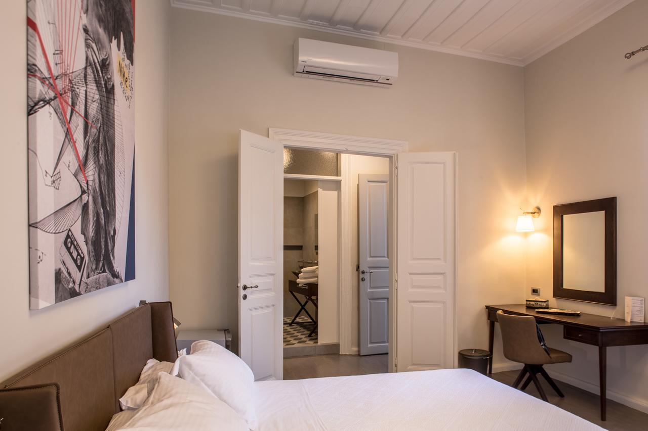 Gambello Luxury Rooms นาฟปลิโอ ภายนอก รูปภาพ